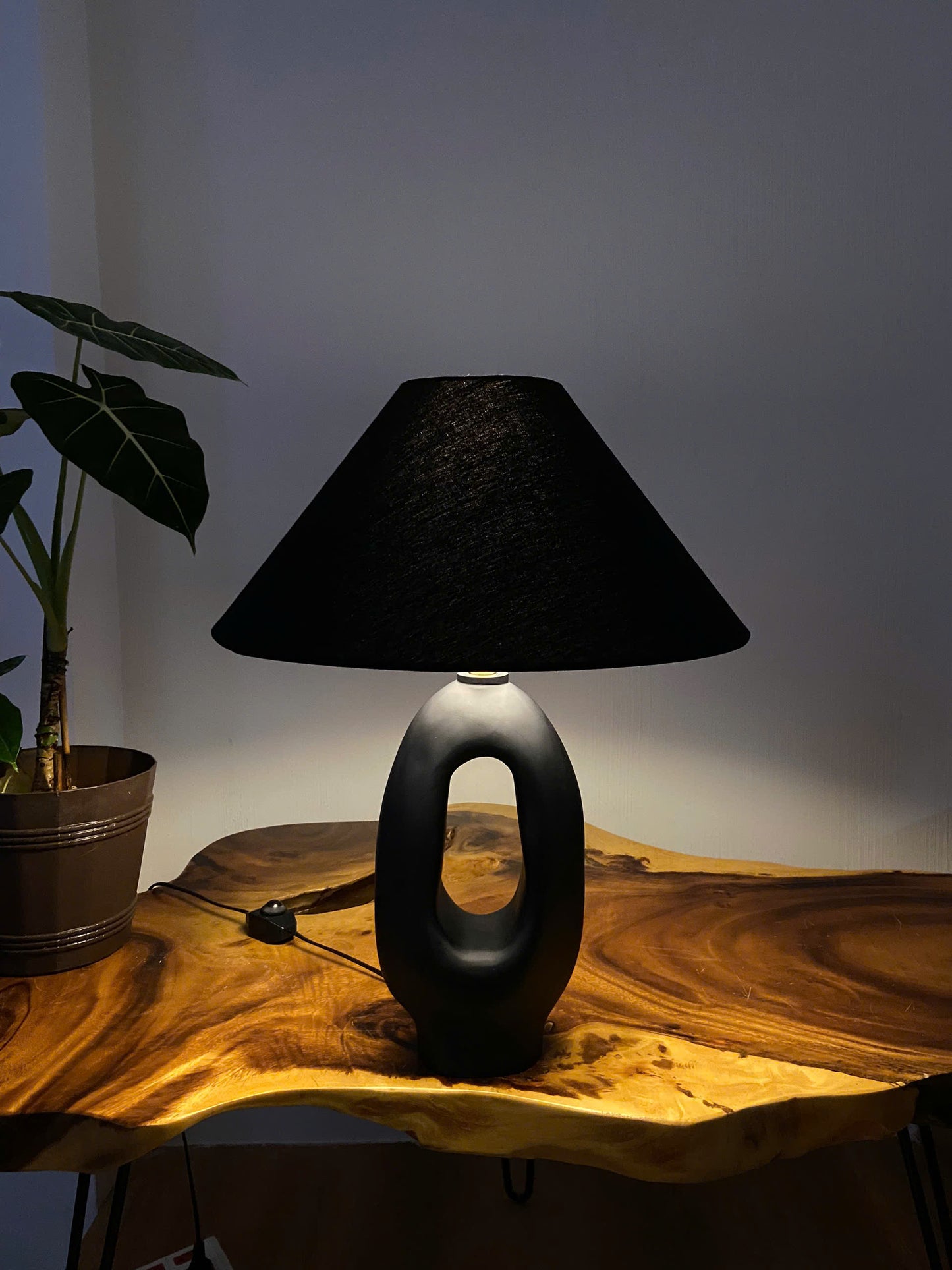 Noir Void – Sculptural Artisan Table Lamp | Modern Black Minimalism