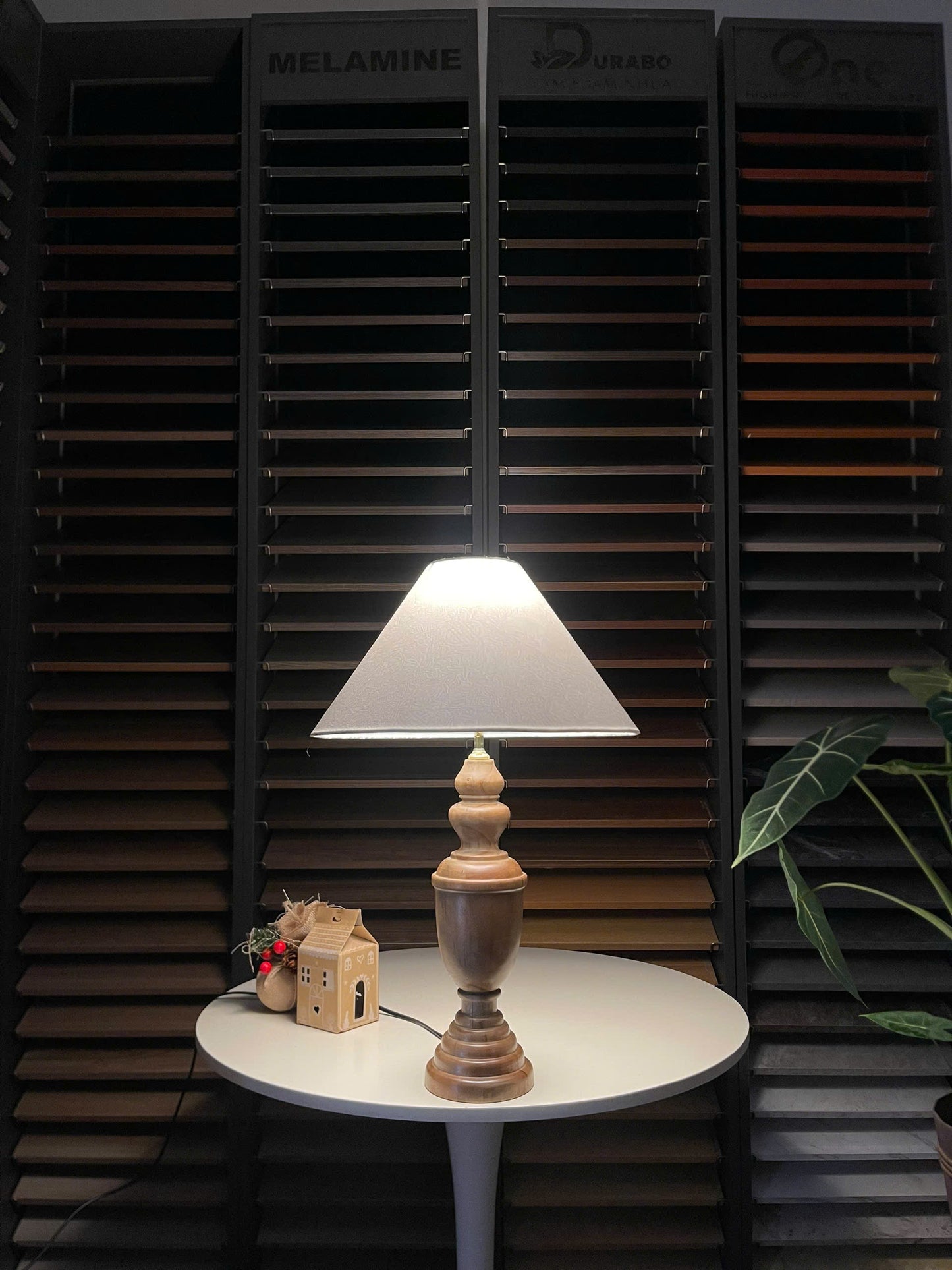 Elaris – Handcrafted Solid Wood Table Lamp